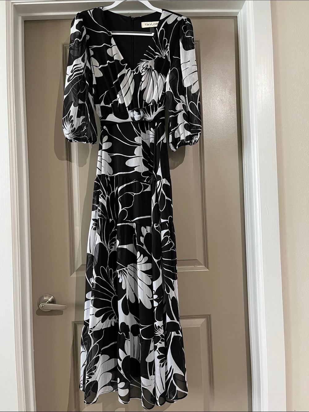 Taylor Size 10 Black & White Floral Maxi Dress